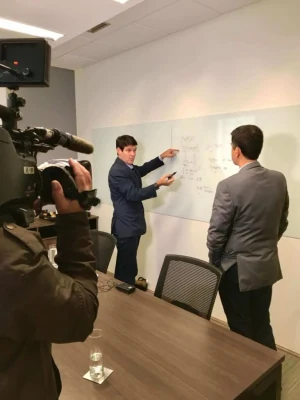 Gravação de entrevista em um escritório